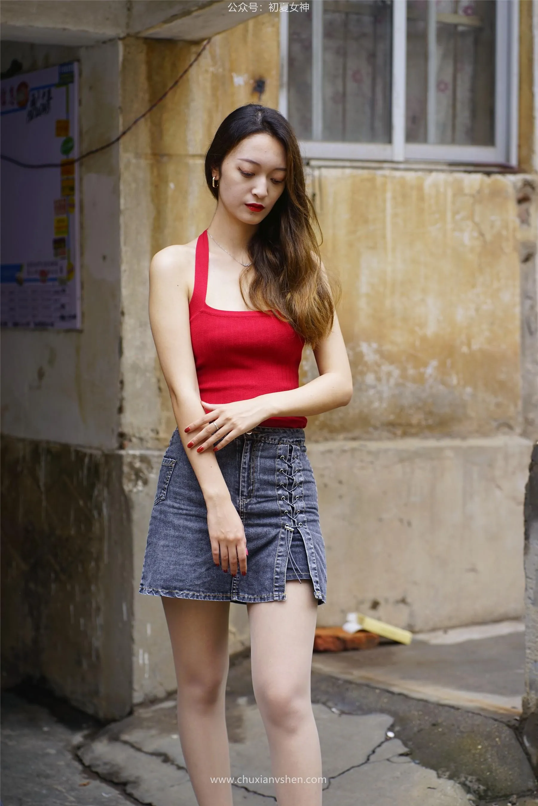初夏女神 NO.045 依依 复古街头 [130P]插图2